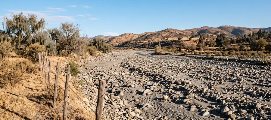 El río se corrió y quedó tierra nueva: ¿de quién es ese terreno?